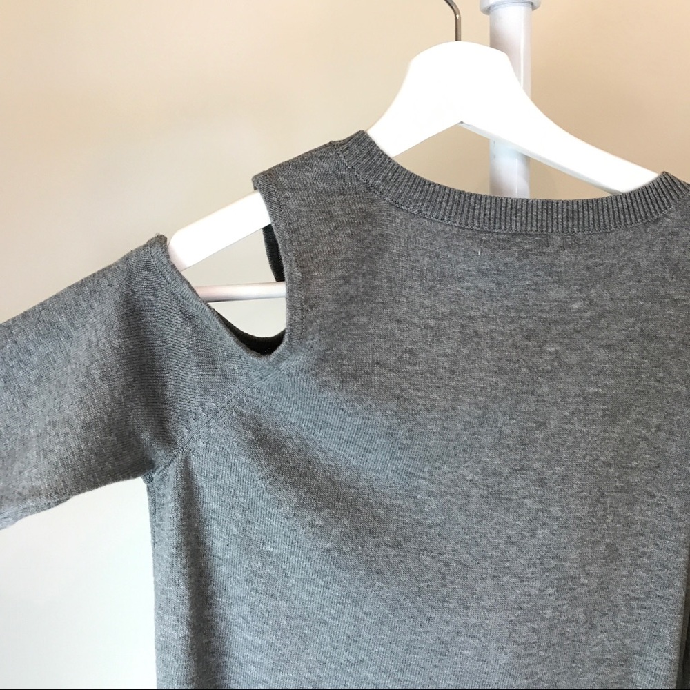 Cold shoulder embroidered sweater - Picture 5 of 6